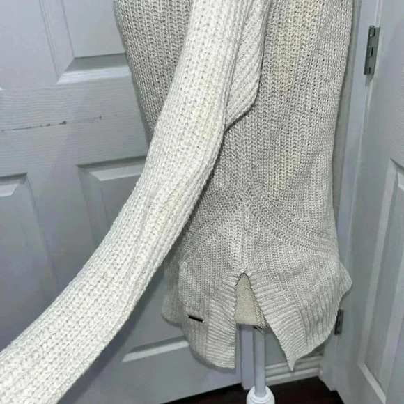 Toms Scoop neck side split sweater Adorable for layering - Picture 7 of 10